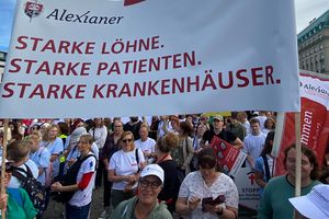 Alexianer aus Berlin und Brandenburg protestieren für finanzielle Unterstützung der Krankenhäuser
