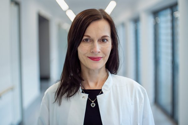 Hier steht ein Foto eines Mitarbeitenden mit dem Namen Britta Neumann.