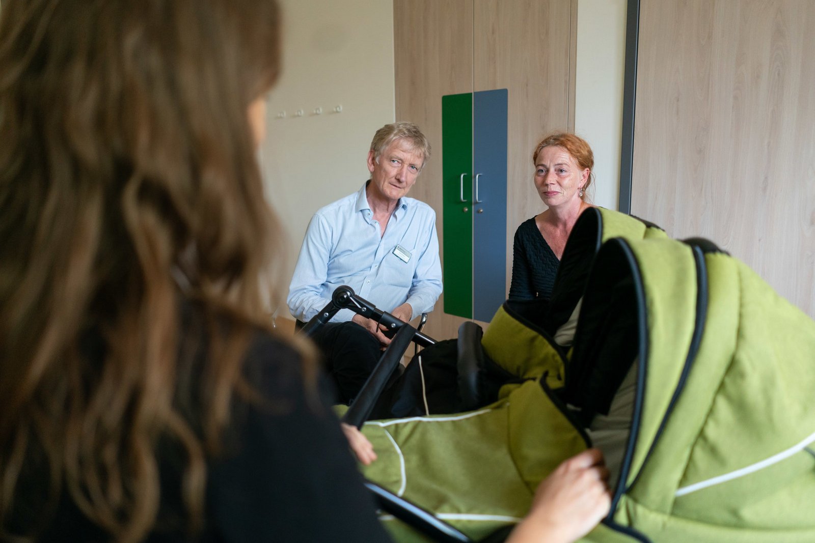 Mutter und Kind bei einem Beratungsgespräch im Zentrum für Familiengesundheit