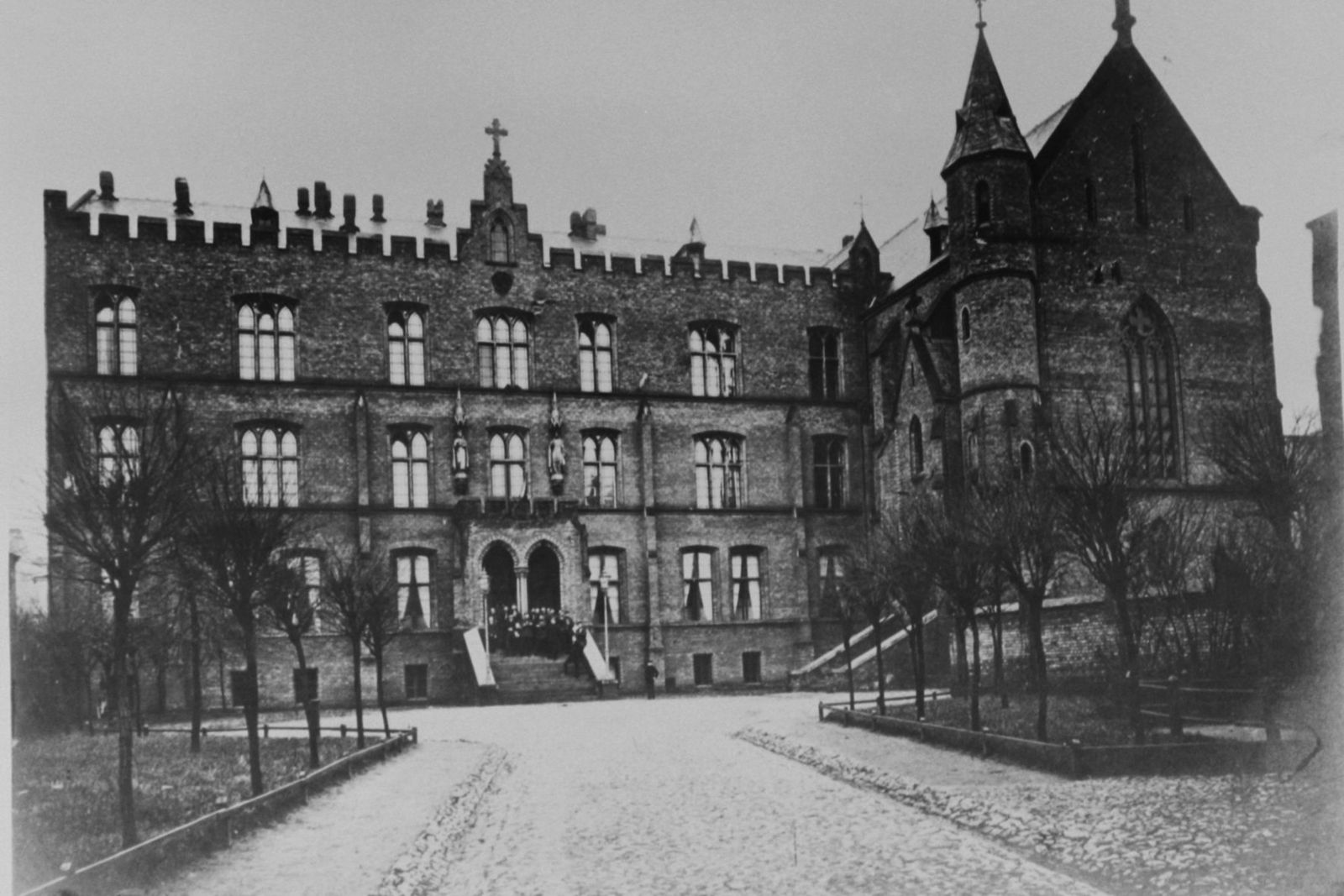 Hauptgebäude im St. Hedwig-Krankenhaus, um 1855