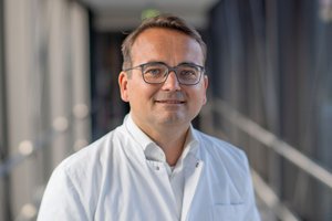 Priv.-Doz. Dr. med. habil. Christoph Schmöcker (45) 