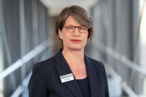 Chefarztsekretärin Carola Weubel