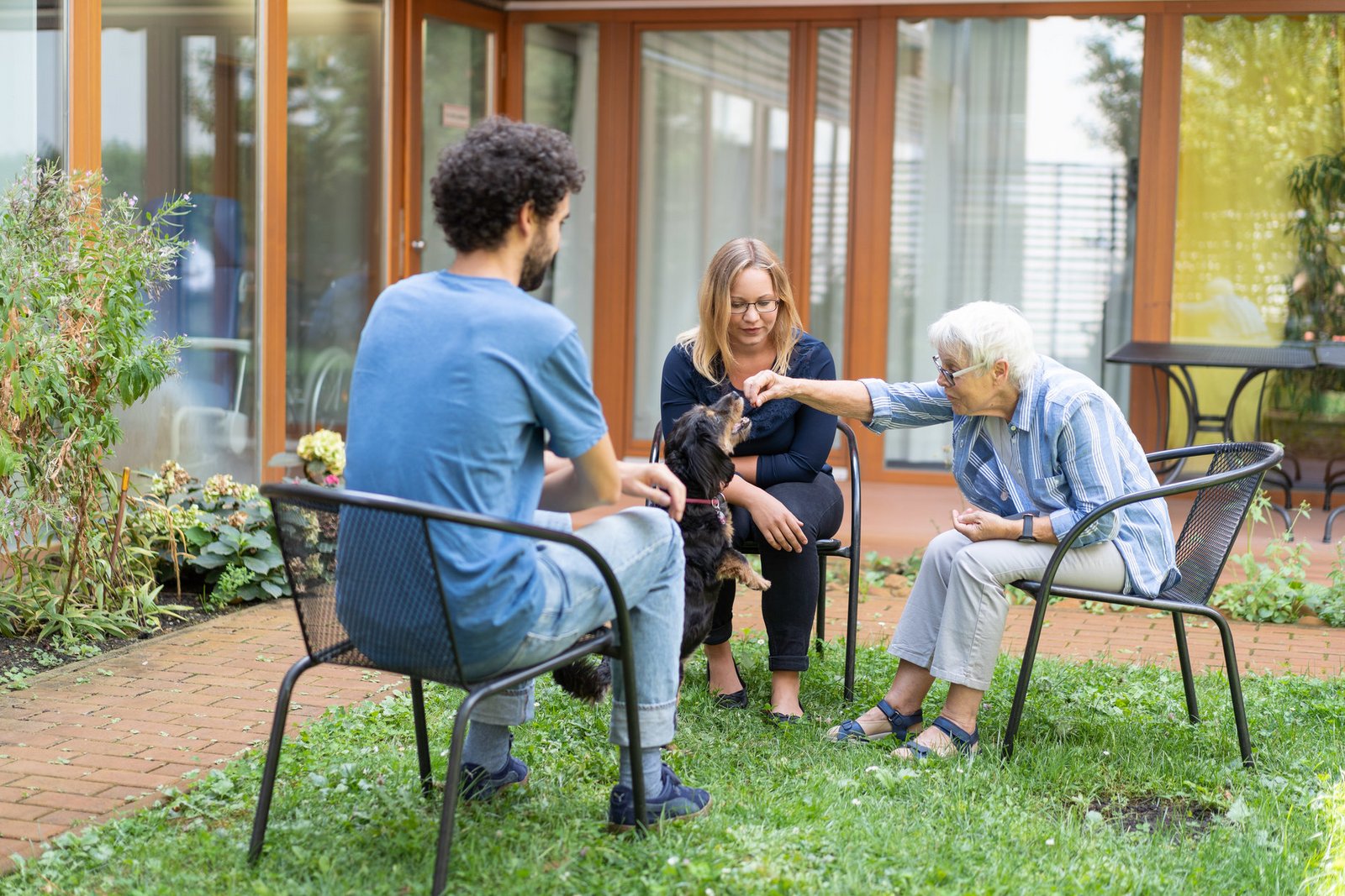 Tiergestützte Therapie in der Klinik für Psychiatrie, Psychotherapie und Psychosomatik