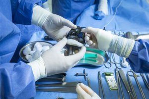 Die Klinik für Unfallchirurgie und Orthopädische Chirurgie wurde von der Deutschsprachigen Vereinigung für Schulter- und Ellenbogenchirurgie (DVSE) mit dem Prothesensiegel in Silber ausgezeichnet