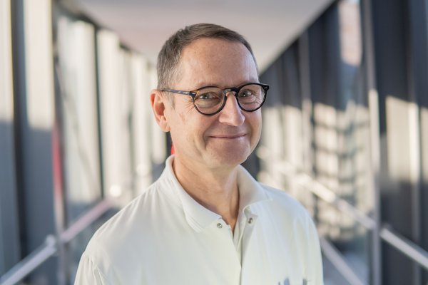Chefarzt Dr. Eric P.M. Lorenz, P. M.