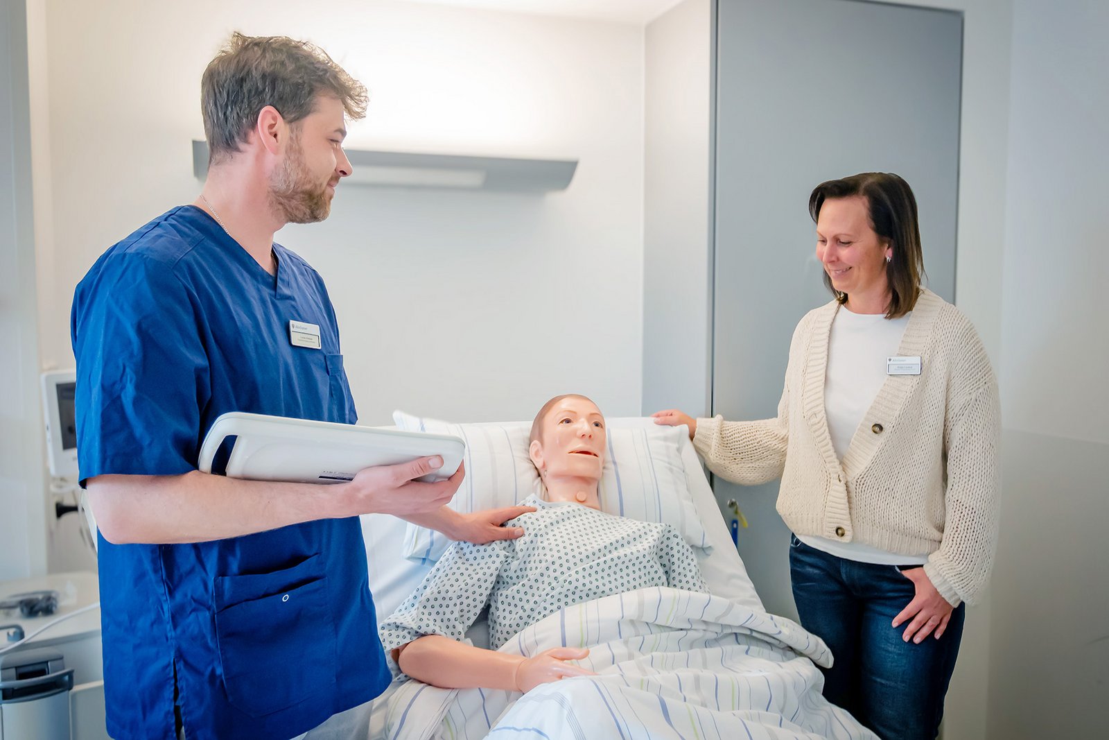 Training von pflegerischen Techniken im Skills Lab