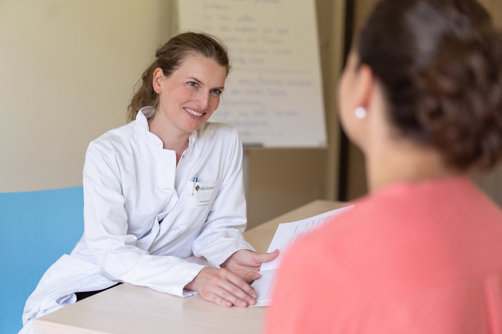 Therapiegespräch in der Klinik für Psychiatrie, Psychotherapie und Psychosomatik