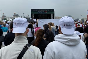 Mitarbeitende bei der Kundgebung