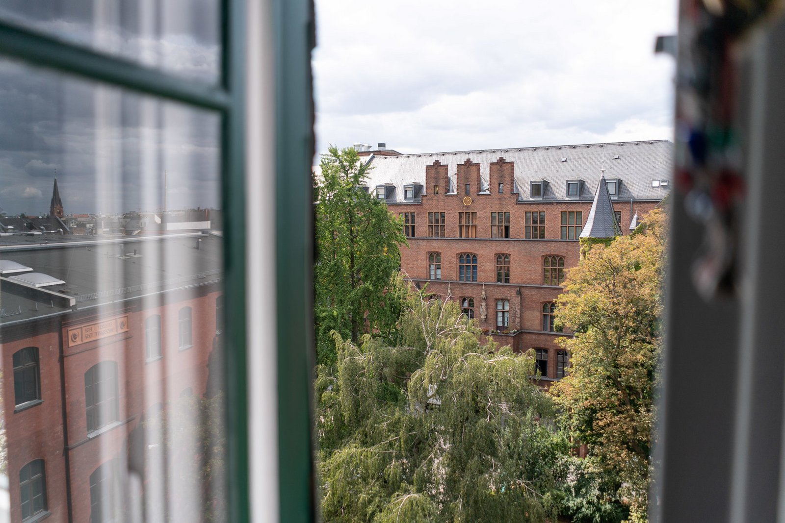 Blick auf das Hauptgebäude