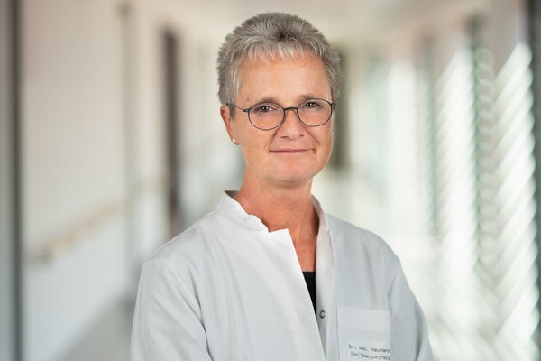 Dr. med. Kathrin Naumann: Fachärztin für Chirurgie Medikamentöse Tumortherapie, Palliativmedizin Psychoonkologie