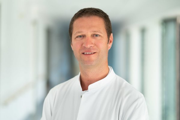 Karsten Müller:  Facharzt für Innere Medizin mit dem Schwerpunkt Hämatologie und Onkologie