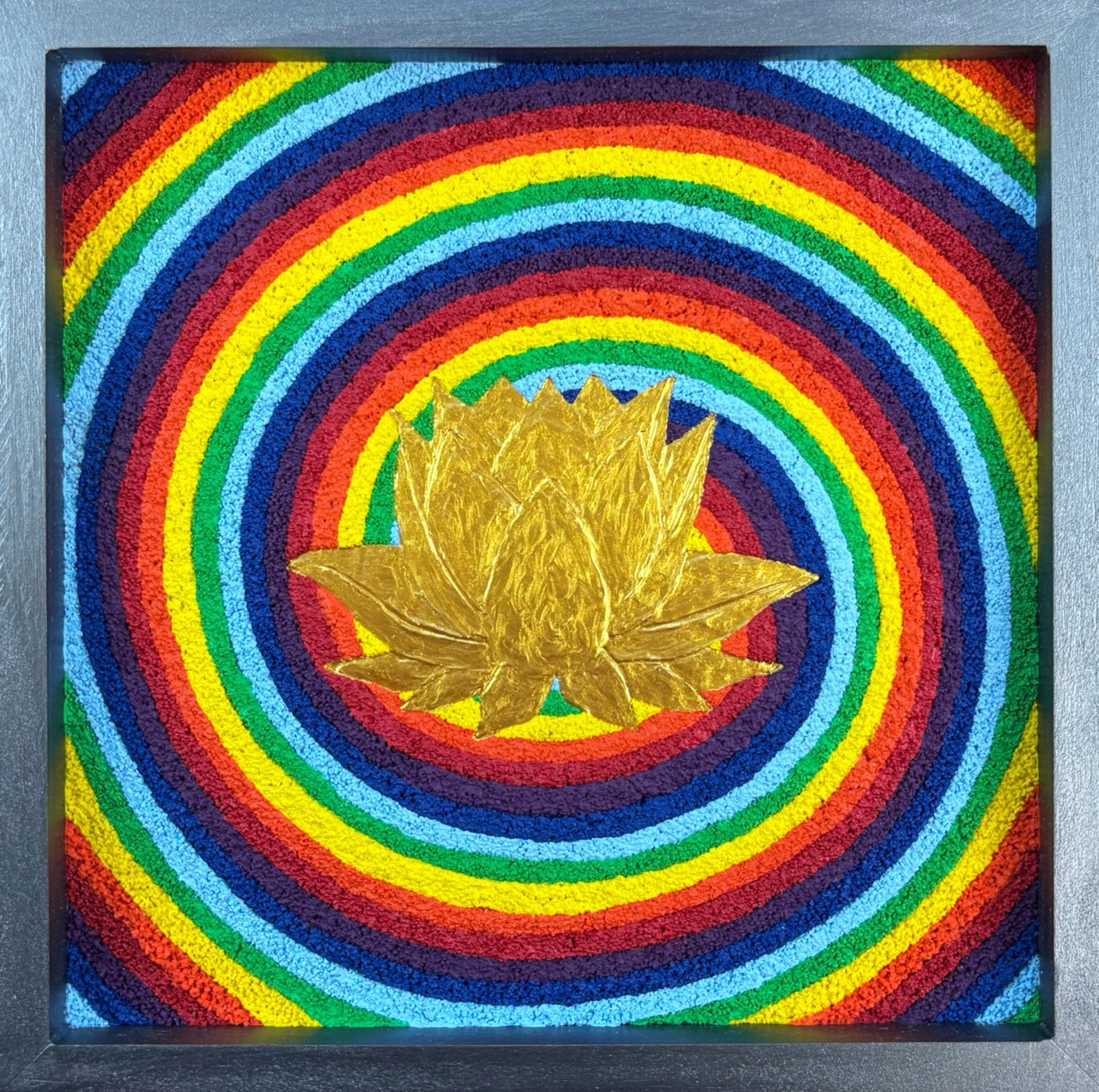 Hadcat – Lotus Zen-Garten, 2025 – Holzrahmen, Acrylfarbe, Dekosand, Strukturpaste, UV-Acryllack – 20 × 20 cm